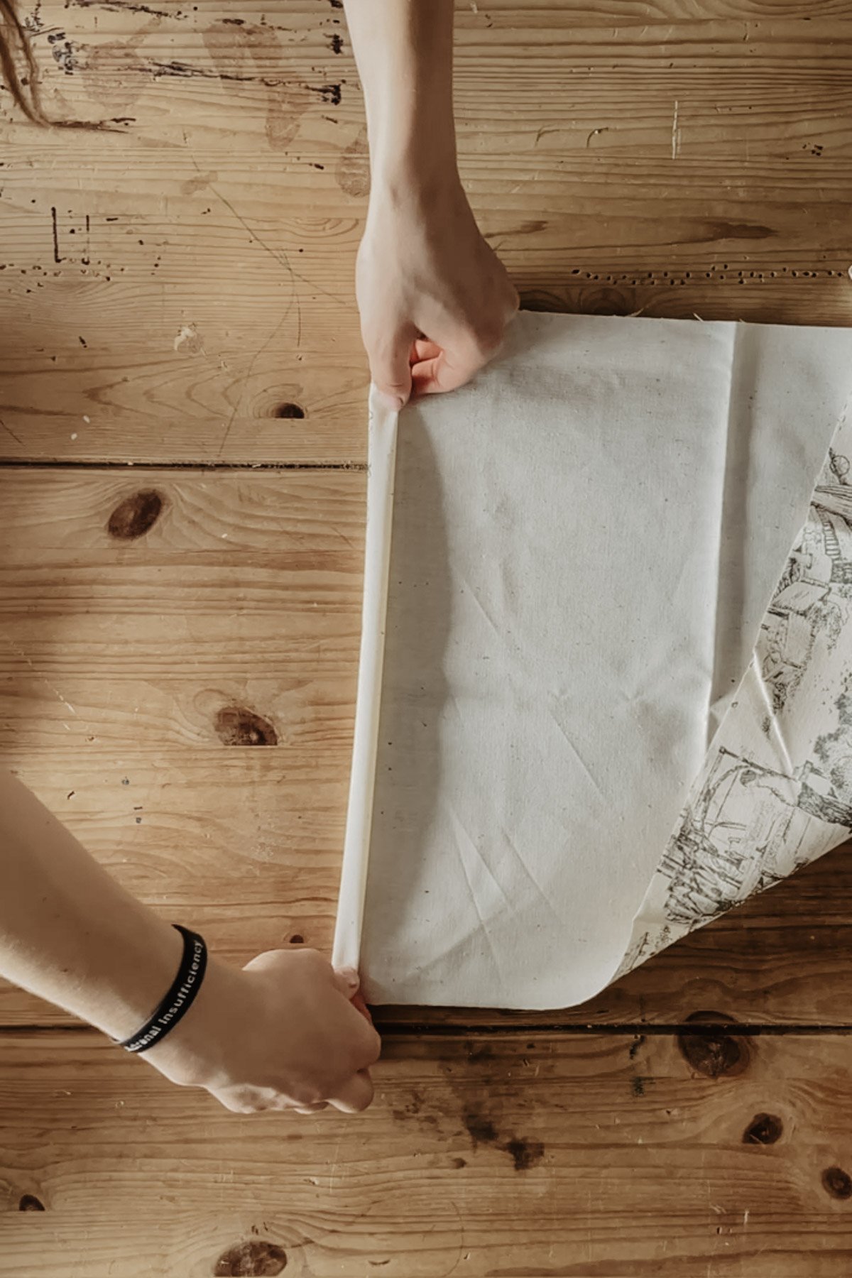 The hem of the fabric is folded down twice, by 1cm.